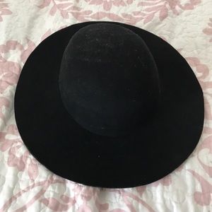 Black round hat